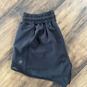 NWOT Lululemon Hotty Hot Short 4”
